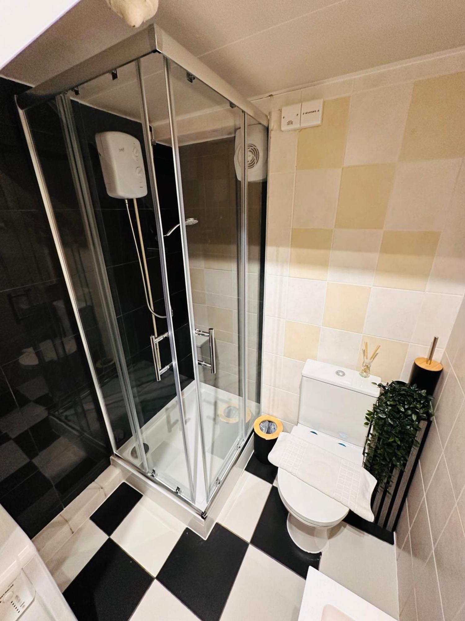 R2 - Elegant Private Room Opposite Queen Elizabeth Hospital - Harborne Бірмінгем Екстер'єр фото